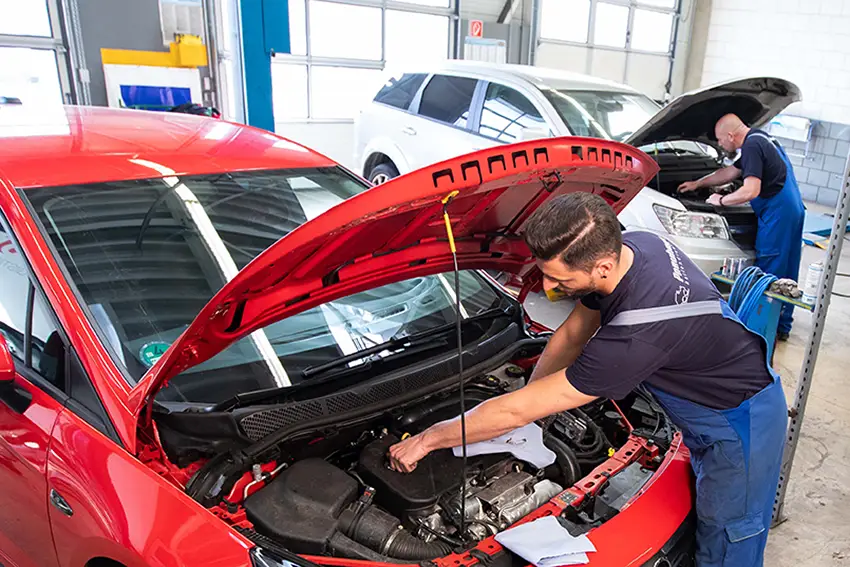 Der Kfz-Service für Privat- und Flottenkunden ist für die Pneuhage Gruppe ebenso wichtig wie der Reifenservice.